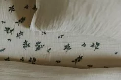 Garbo & Friends Blueberry Muslin Muotoonommeltu Lakana, 60x120 Cm -Outdoor Textiles myynti garbo friends blueberry muslin fitted sheet 3