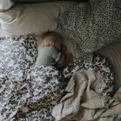 Garbo & Friends Cherrie Blossom Baby Bedset, 70x80 Cm -Outdoor Textiles myynti garbo friends cherrie blossom bedset se 5