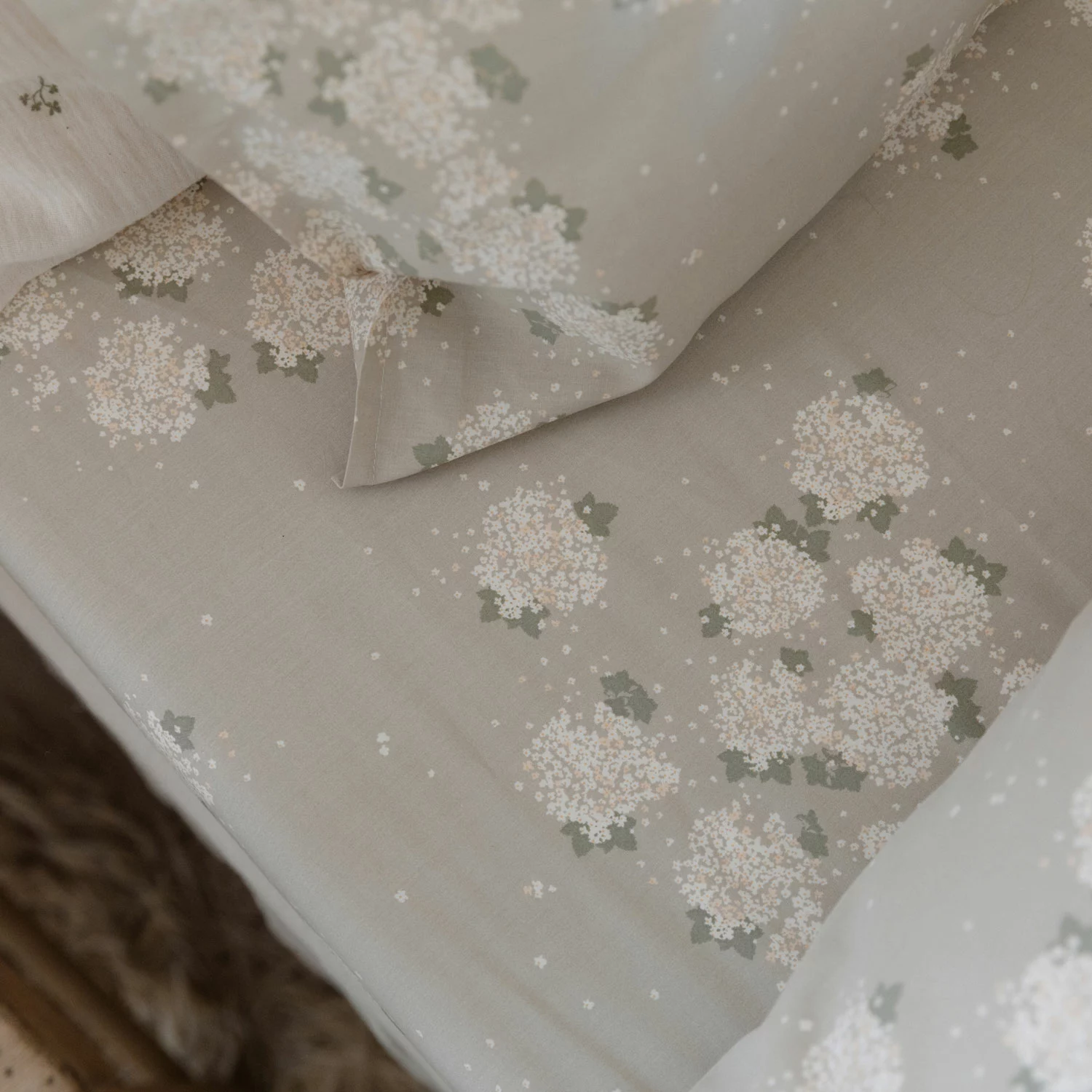 Garbo & Friends Dogwood Muotoonommeltu Lakana 140x200 Cm 2 Garbo & Friends Dogwood Muotoonommeltu Lakana 140x200 Cm - Image 2