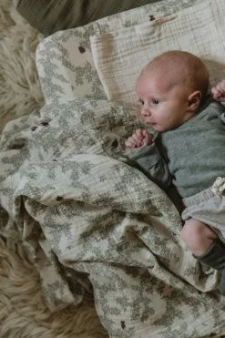 Garbo & Friends Pomegranate Viltti Musliini, 110x110 Cm -Outdoor Textiles myynti garbo friends pomegranate muslin swaddle blanket 2