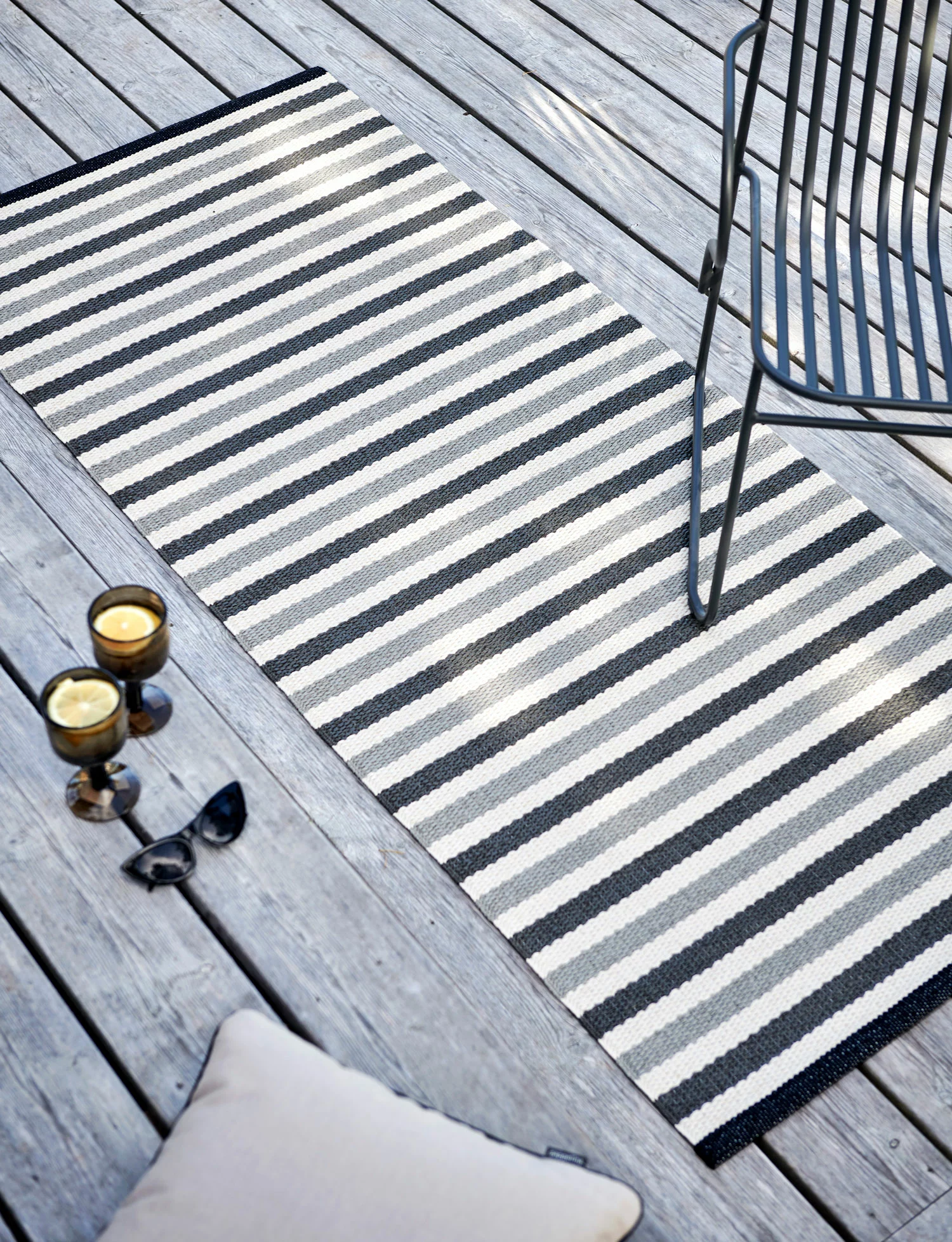 Pappelina Teo Matto Warm Grey / Charcoal / Vanilla, 70x240 Cm 4 Pappelina Teo Matto Warm Grey / Charcoal / Vanilla, 70x240 Cm - Image 4