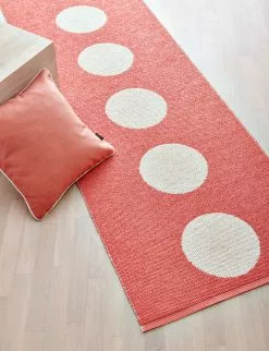 Pappelina Vera Matto Flamingo / Vanilla, 70x225 Cm 5 Pappelina Vera Matto Flamingo / Vanilla, 70x225 Cm -Outdoor Textiles myynti pappelina vera rug flamingo vanilla 0 1