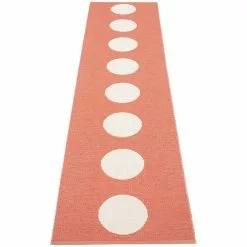 Pappelina Vera Matto Flamingo / Vanilla, 70x300 Cm