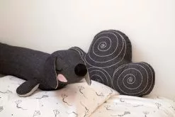 Roommate Lazy Puppy Cushion, Anthracite 5 Roommate Lazy Puppy Cushion, Anthracite -Outdoor Textiles myynti roommate lazy puppy cushion 3