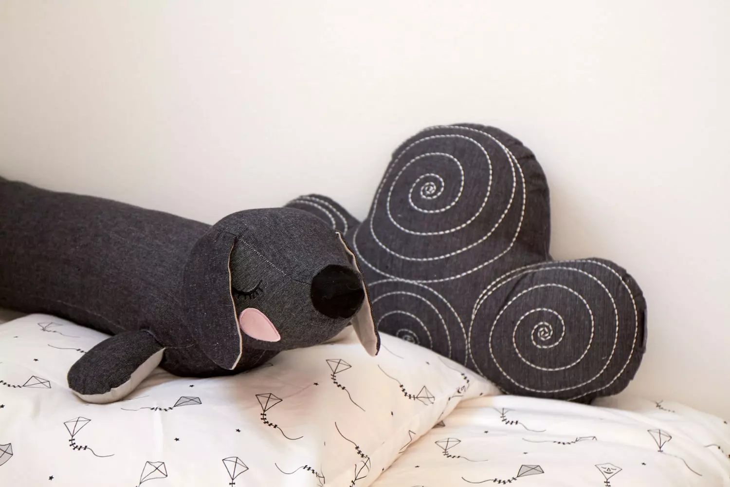 Roommate Lazy Puppy Cushion, Anthracite 3 Roommate Lazy Puppy Cushion, Anthracite - Image 3