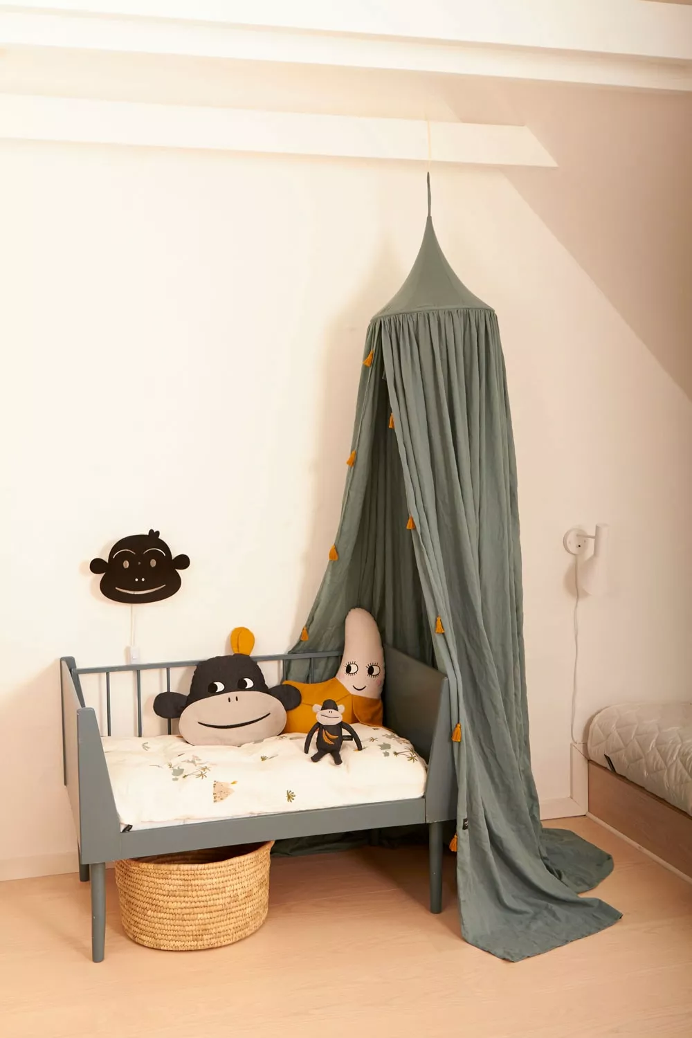 Roommate Vuodekatos Tupsuilla, Sea Grey 4 Roommate Vuodekatos Tupsuilla, Sea Grey - Image 4