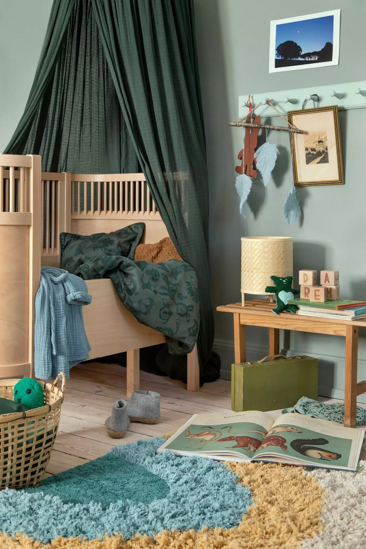 Sebra Forest Vuodevaatteet 100x130 + 38x55 Cm, Bottle Green 2 Sebra Forest Vuodevaatteet 100x130 + 38x55 Cm, Bottle Green - Image 2