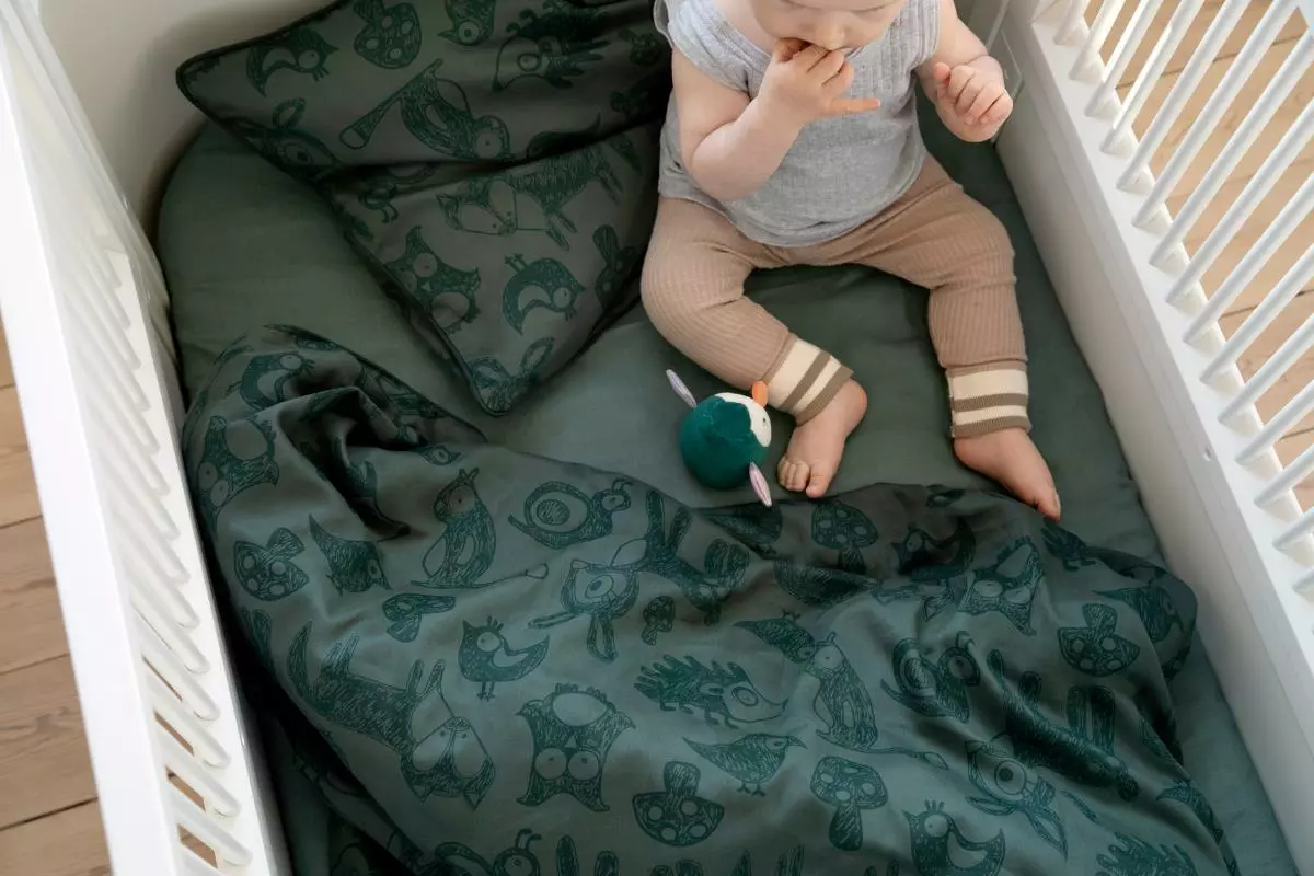 Sebra Forest Vuodevaatteet 100x130 + 38x55 Cm, Bottle Green 3 Sebra Forest Vuodevaatteet 100x130 + 38x55 Cm, Bottle Green - Image 3